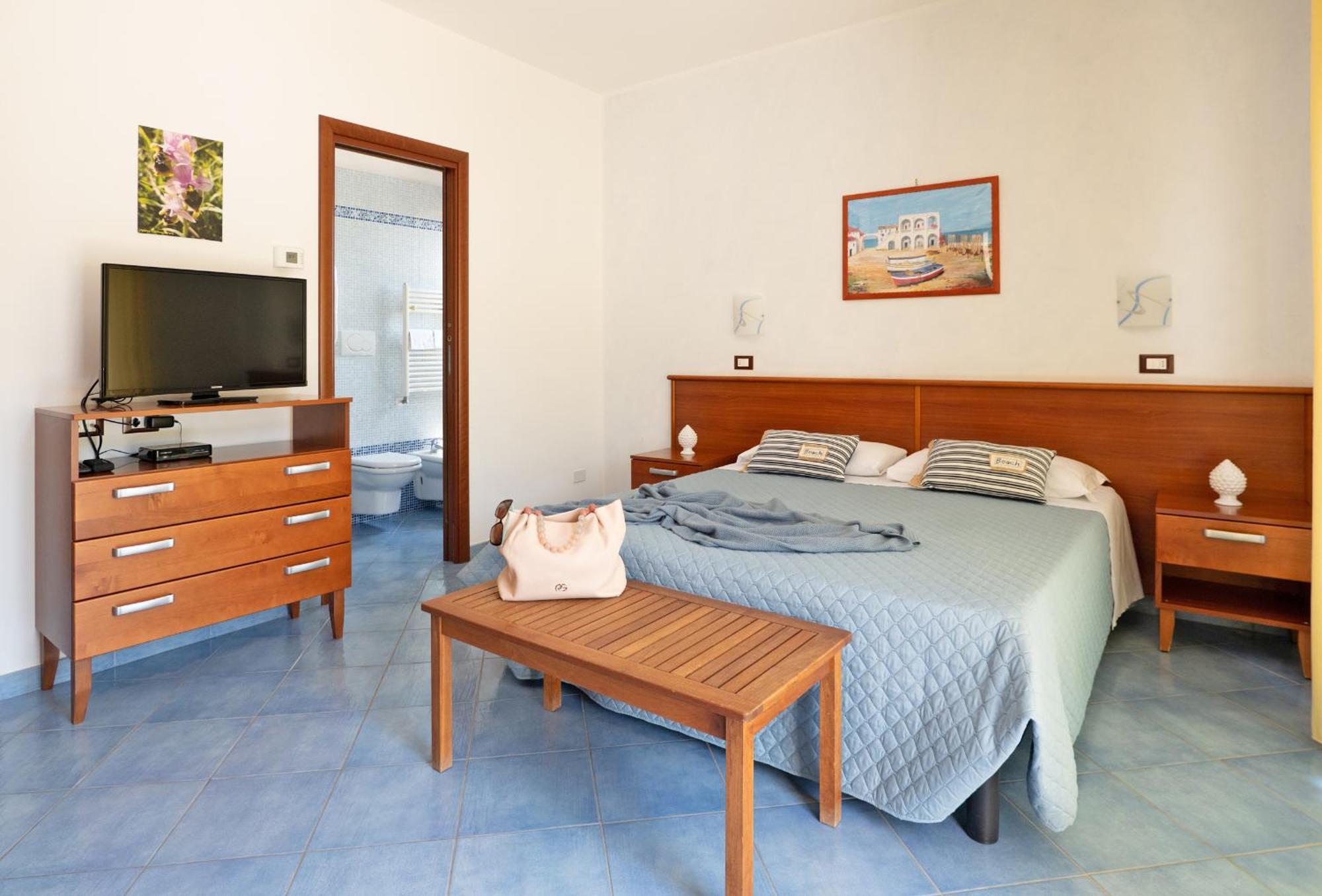 Hotel Residence Torre Del Porto Mattinata Ngoại thất bức ảnh